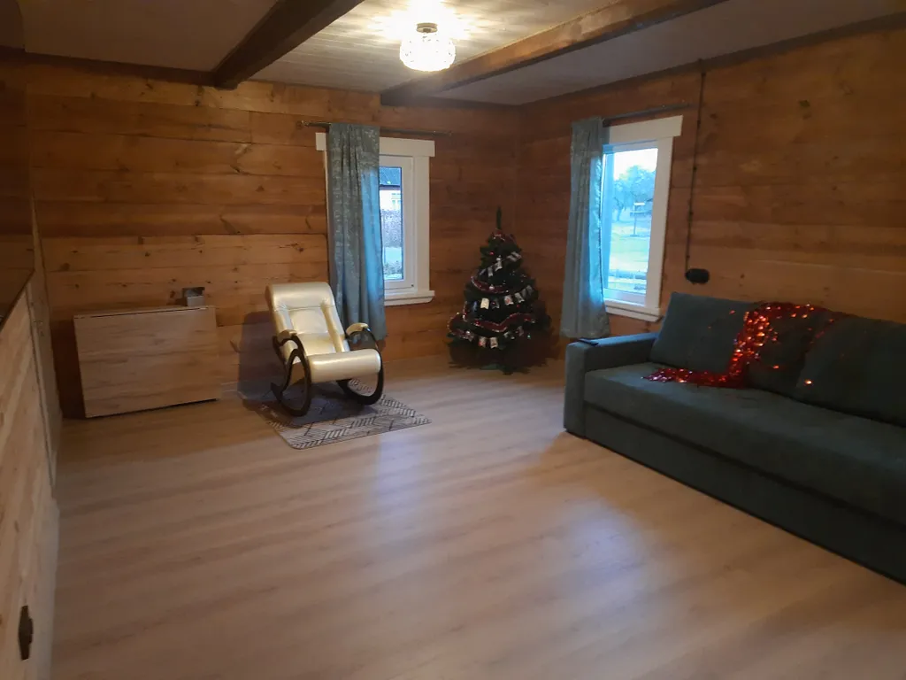 Домик в Пуще у озера