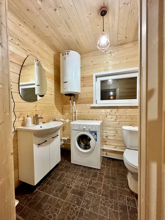 Дом с баней и беседкой на реке