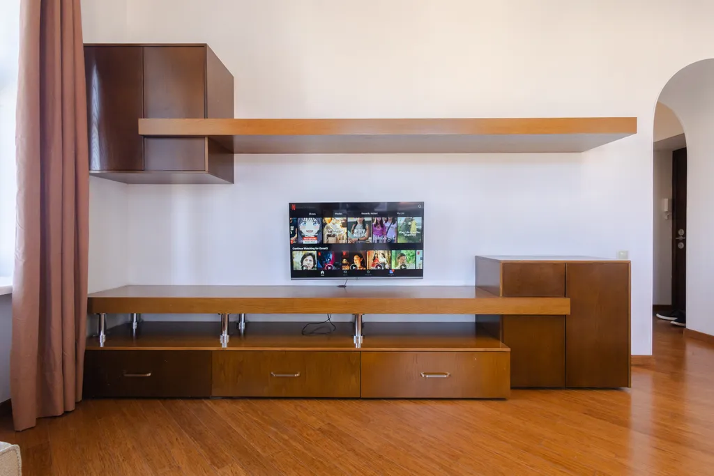 Апартаменты с видом на торговую улицу