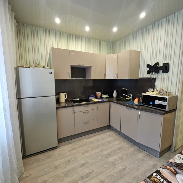 Большая квартира с лоджией в центре города