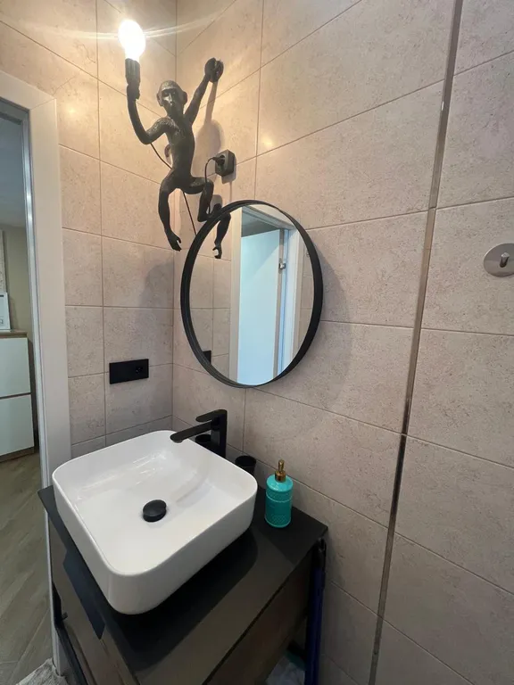 Стильная студия с бассейном