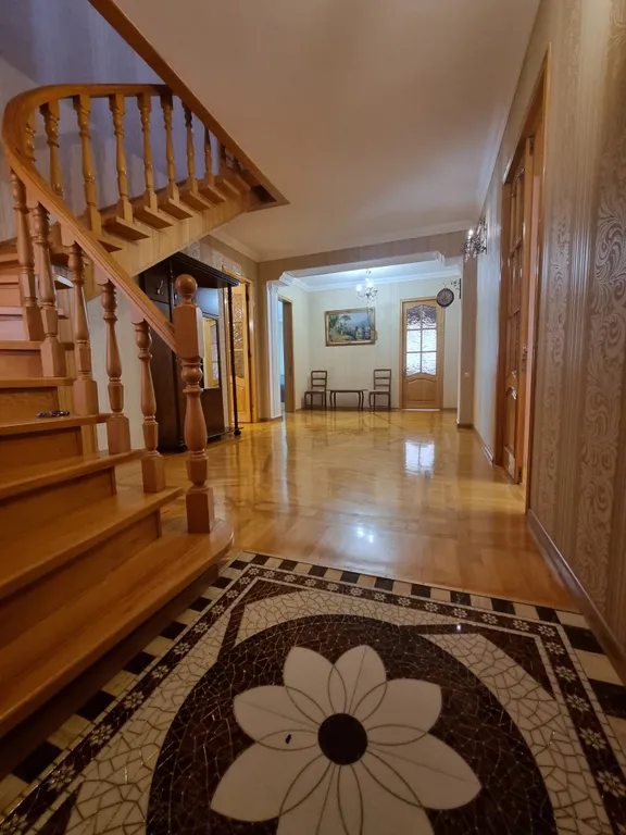 2х этажный дом в самом центре города