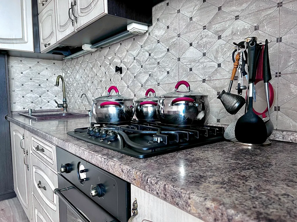 Огороженная парковка на Липовой аллее, Артиллерийская