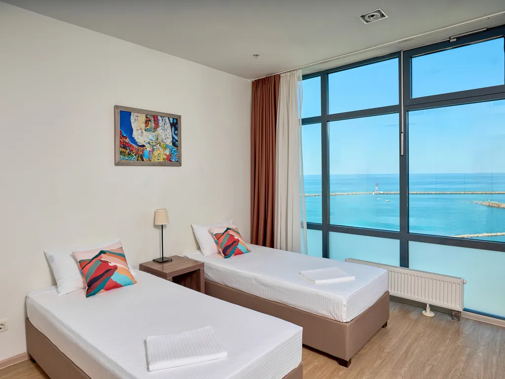 Брэвис Делюкс ЛаМар (3-х комнатные апартаменты) с панорамным видом на