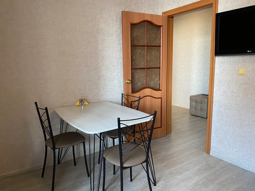 Квартира Квартира 1комн возле Планеты с деревянным балконом — Красноярск