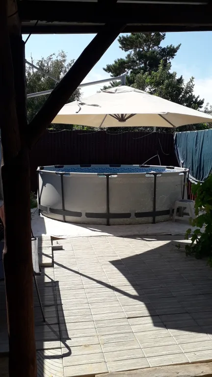 Уютный домик у озера