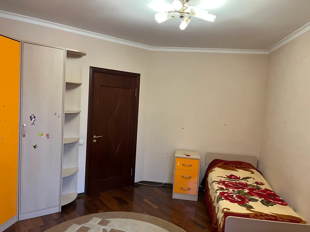 Большая уютная трехкомнатная квартира в тихом месте