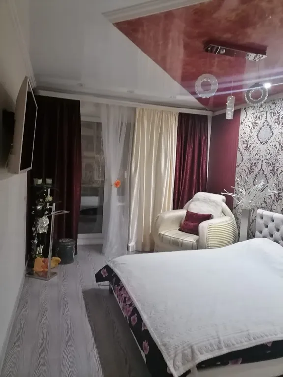 Дизайнерская квартира возле Бума