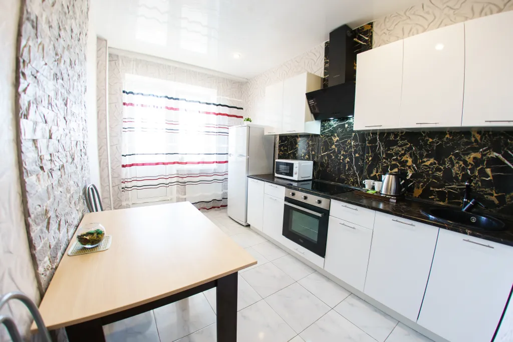 Однушка с двуспальной кроватью и диваном