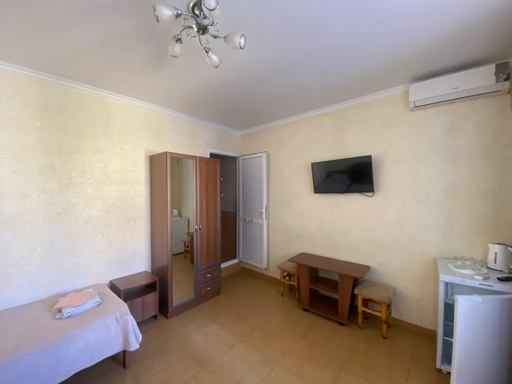 Квартира Комната на 2 этаже с кухней на 2 номера — Сириус