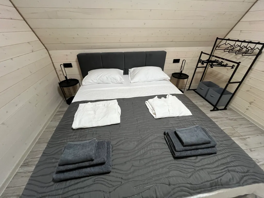 Афрейм с горячей купелью и бассейном