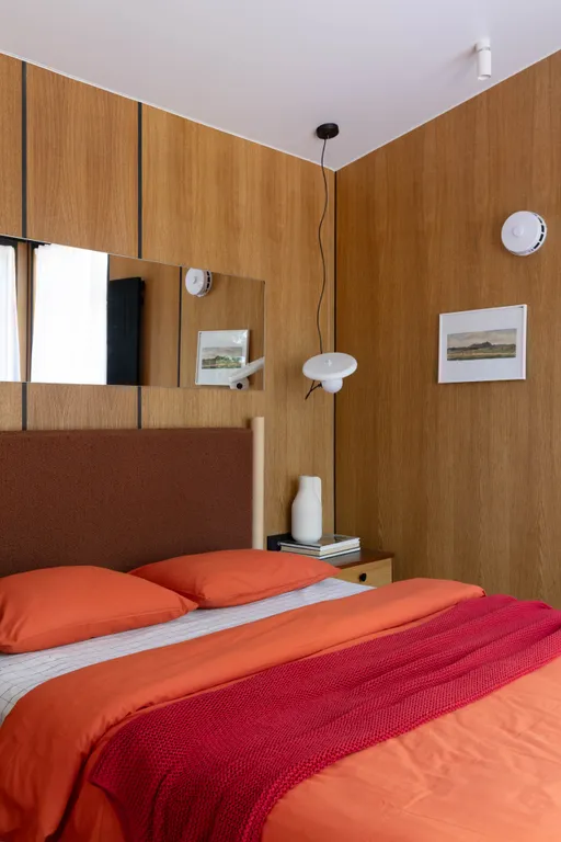 Дом в современном русском стиле в сосновом лесу