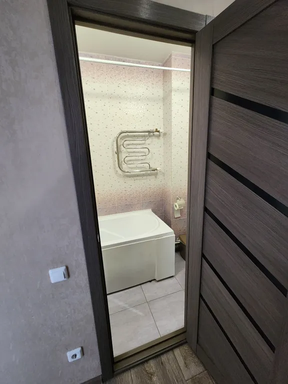 Уютная однокомнатная квартира с видом на озеро рядом с вокзалом