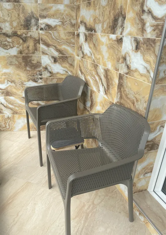 Двухкомнатные апартаменты в новостройке с витражным балконом