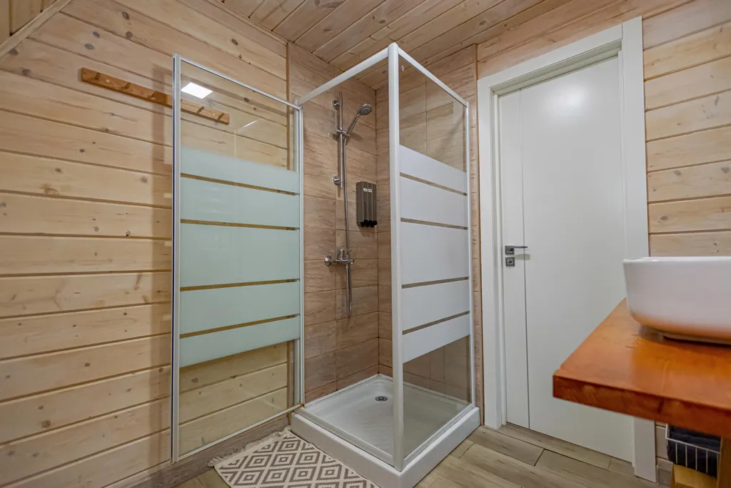 Уютный домик на берегу реки Косьва