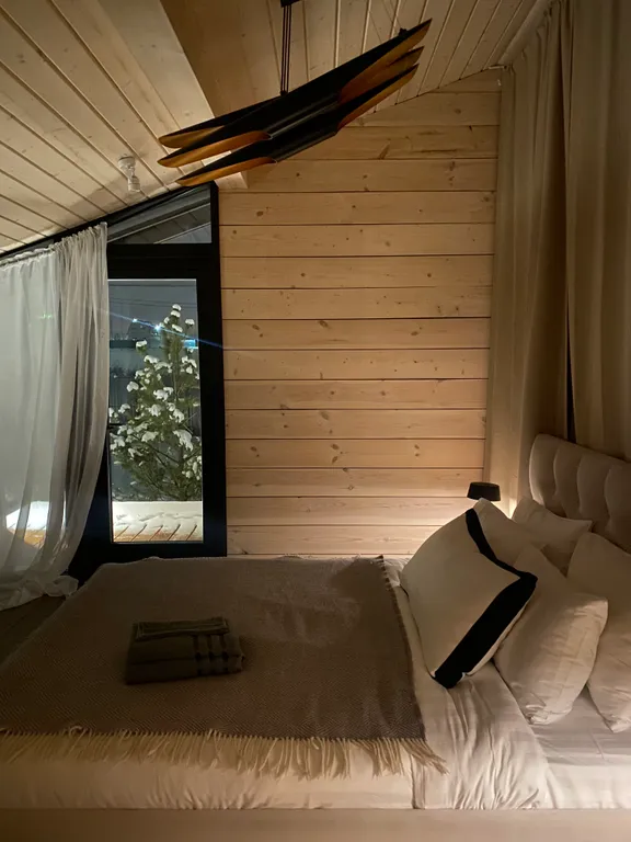 Дача в лесу с панорамными окнами