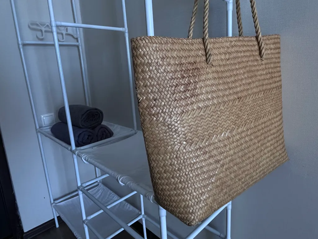 Дом на скалах с видом на море