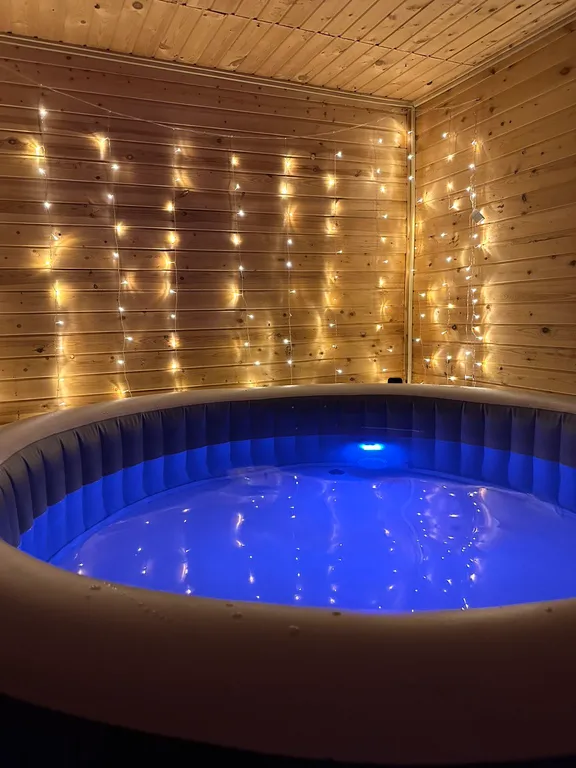 Коттедж Уединенный теплый дом без соседей с сауной, джакузи и бассейном — Луховицы