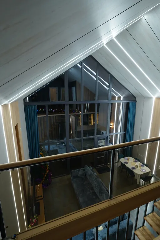 Современный дом у леса