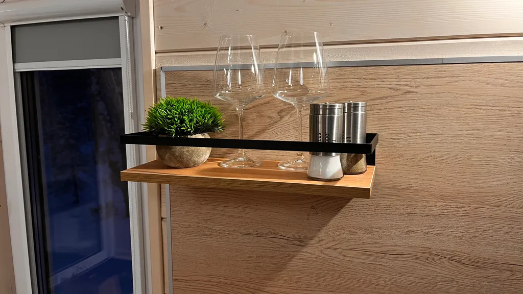 Дом среди леса в 15 минутах езды от города