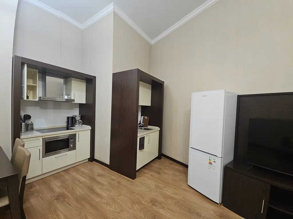 Апартаменты комфорт+ 2 спальни, 3 балкона, виды на город, реку и горы