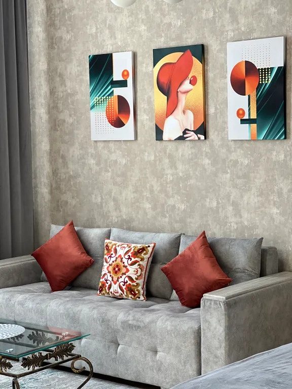 Рядом с посольствами