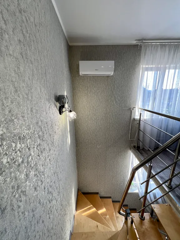 Этаж в частном доме с отдельным входом и баней на территории