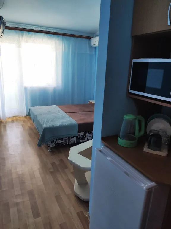 У берега моря