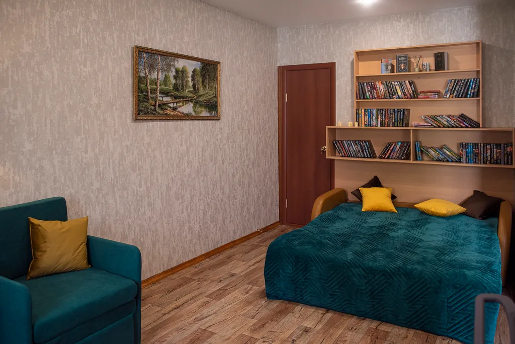 Центрее не бывает! Сразу за памятником ленина в стиле есенинская русь