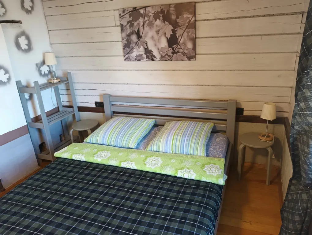 Коттедж с камином и видом на озеро