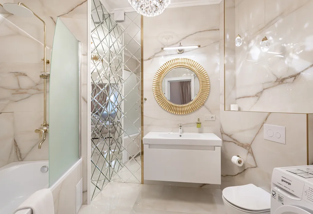 Золотая бухта с видом на реку