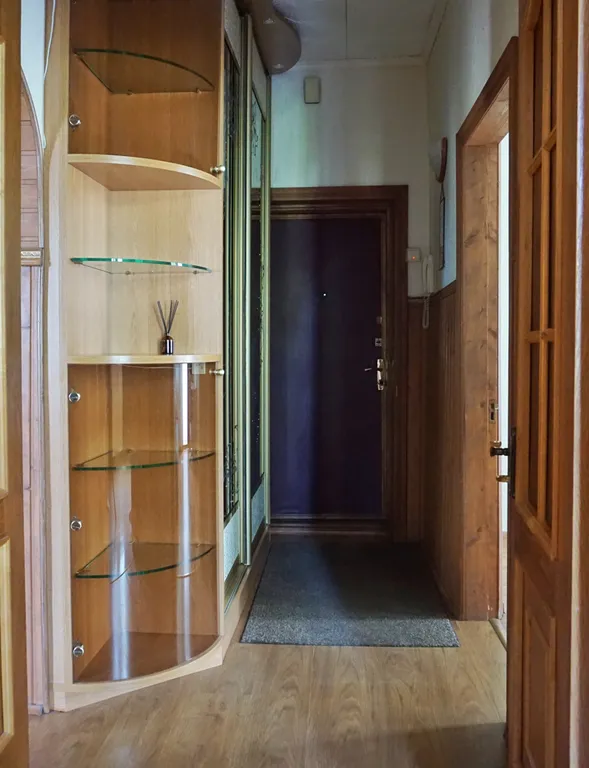 Трешка с изолированными спальнями в центре