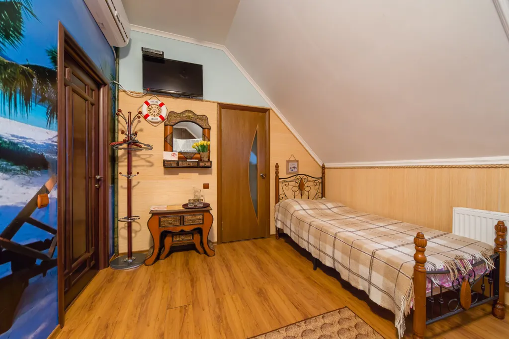 Большой дом с баней, бассейном, мангалом и парковкой