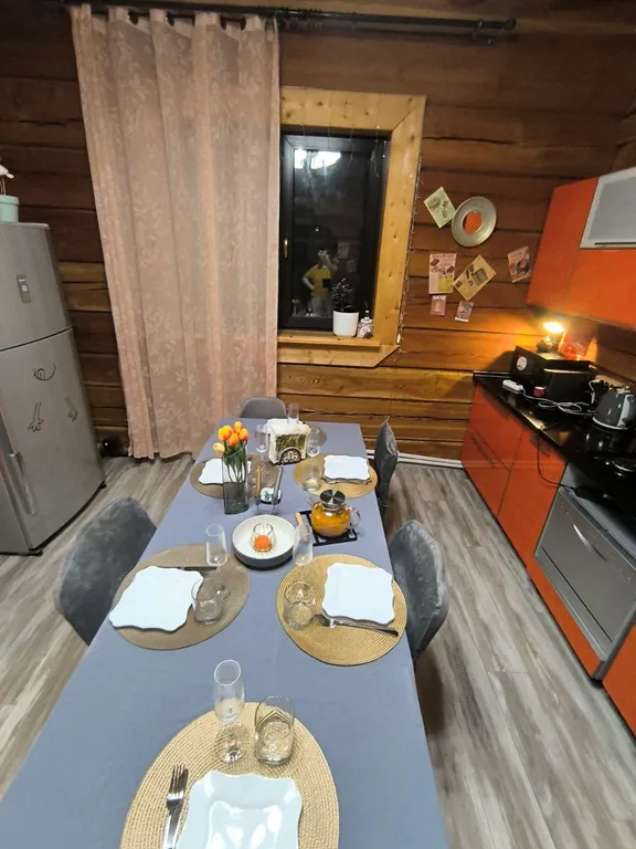 Атмосферный уютный экокоттедж из кедра с прудом