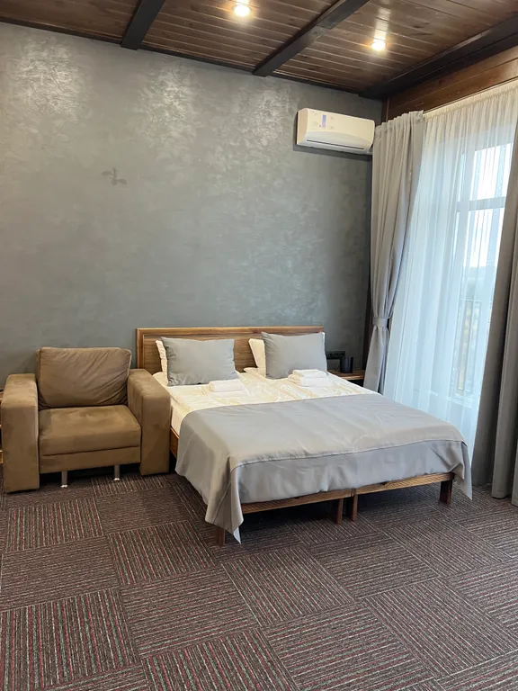 Большая студия с красивым видом