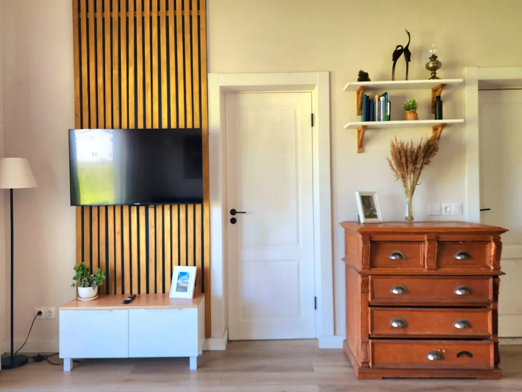 Журавлиный домик на берегу речки