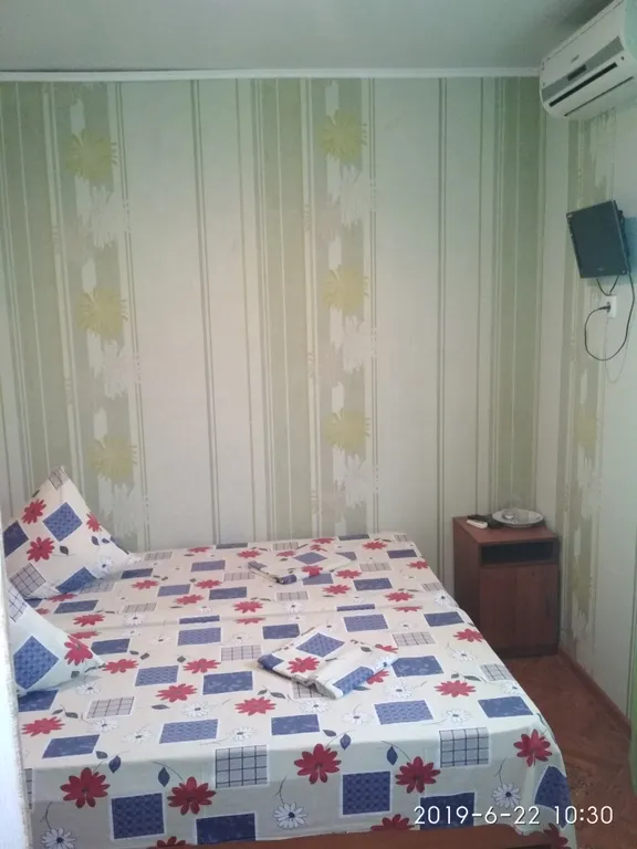 Квартира Двухместный номер удобствами и конд. у Сильвии в Феодосии на Степной. — аренда посуточно в Феодосия