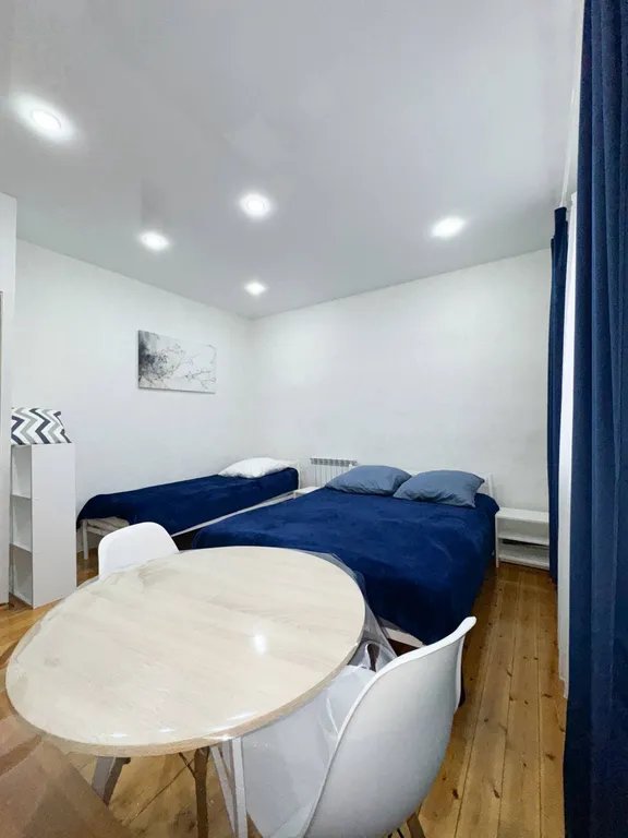 Дом в 3 минутах от источника.
Бесплатная парковка.
Большая кухня.