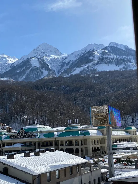 Белые горошины с видом на Marriott, горы, казино