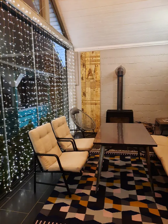 Милый домик в стиле прованс с камином, горячей купелью, баней, бассейном