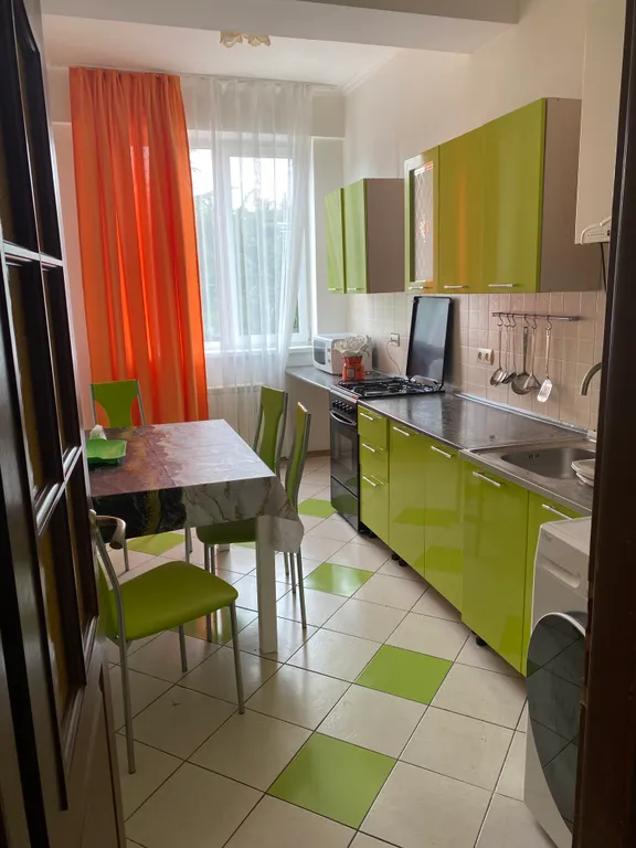 Просторная квартира в центре города недалеко от моря