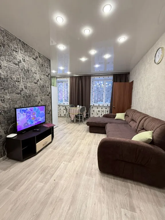 Квартира Теплая и большая трешка, с удобным расположением — аренда посуточно в Усолье-Сибирское