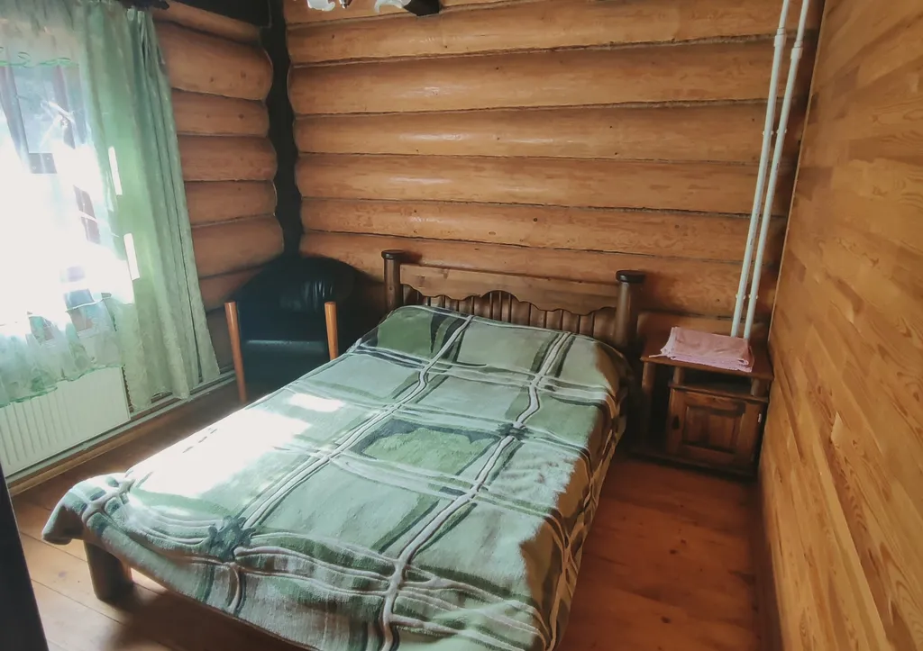 Бревенчатый коттедж на озере Селигер