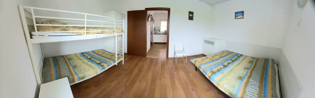 Спальня, кухня с диваном, балкон