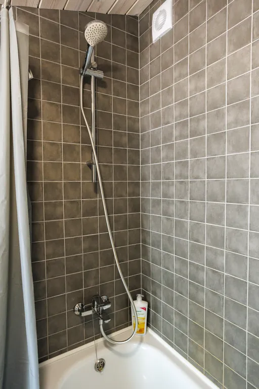 Загородный дом у леса и конюшни