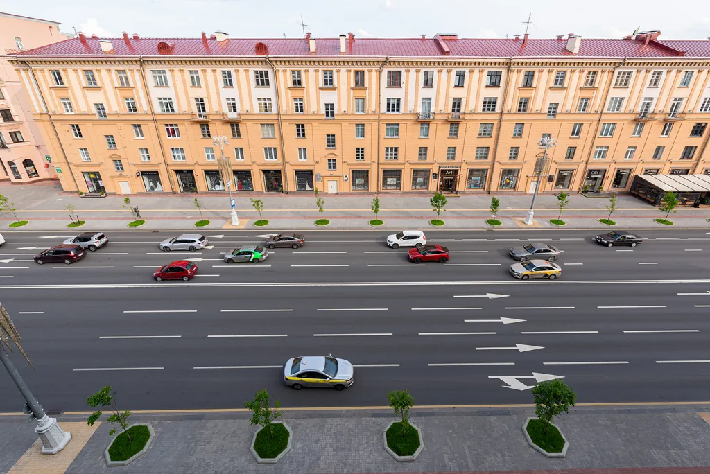 Сталинка после ремонта с видом на главный проспект и закаты