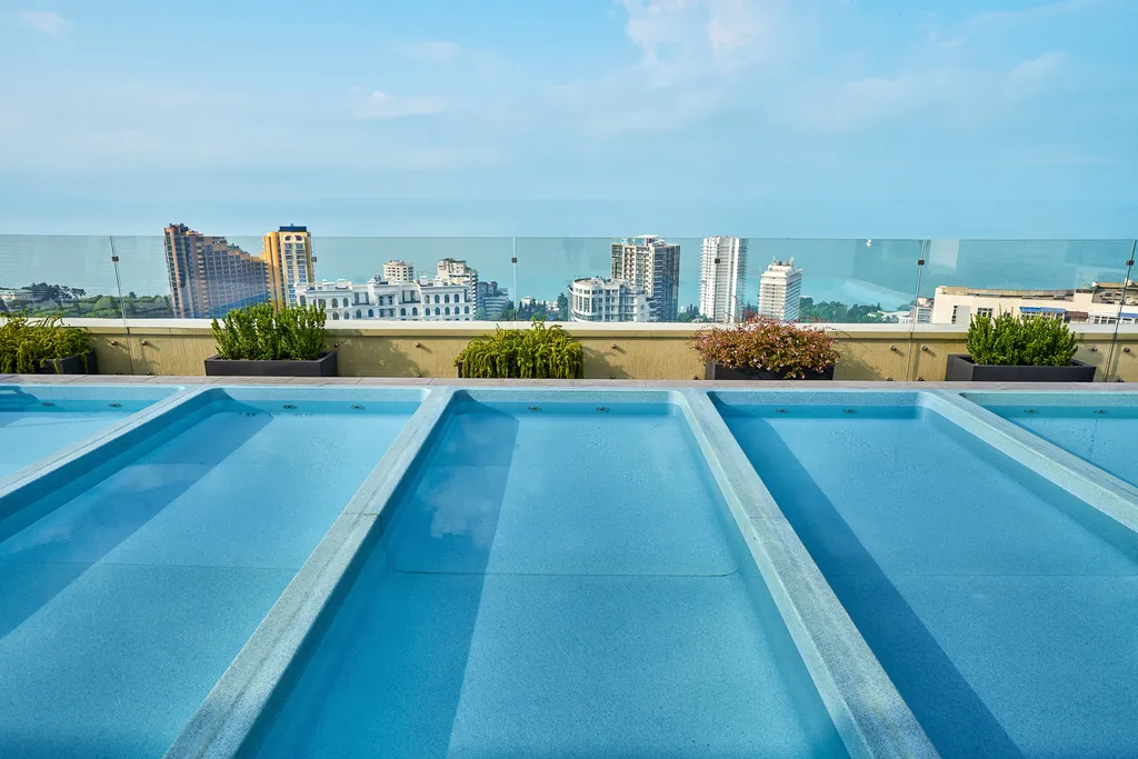 Метрополь ЛаМар (3-х комн люкс) апартаменты с балконом и бассейном на