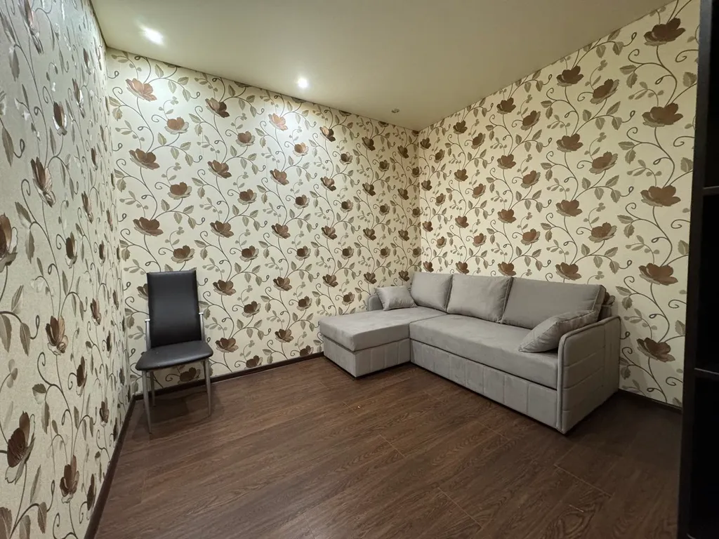 Однокомнатная квартира на 10 этаже с просторной комнатой