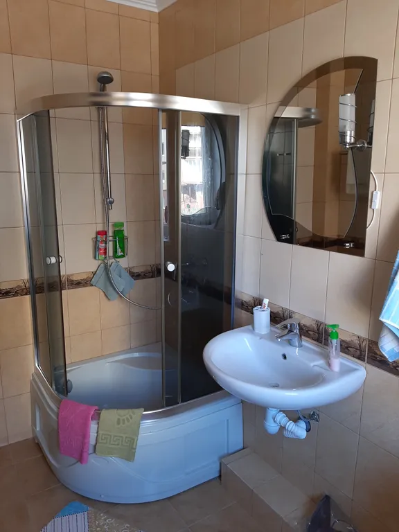 Уютная комната в трёхэтажной квартире в западной части города