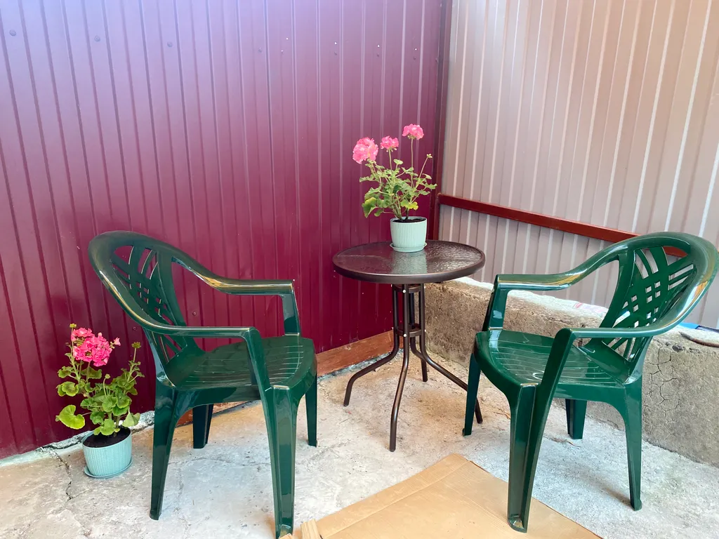 Квартира с отдельным входом и своим двориком